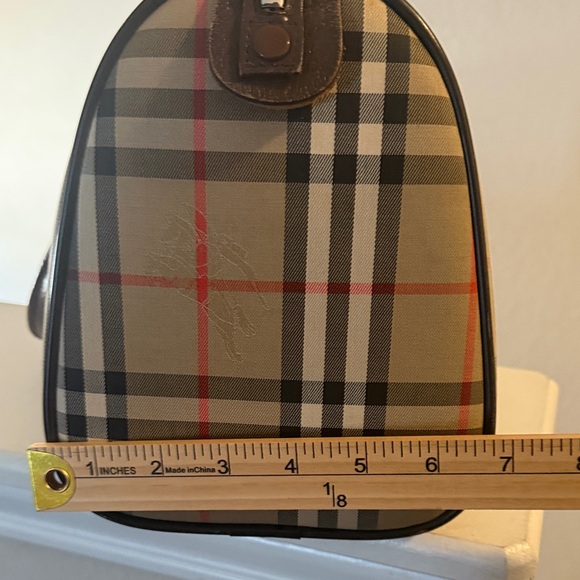 vintage Burberry Boston bag featuring the iconic Haymarket bag - Picture 16 of 16